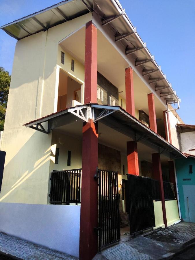 Rumah Kost Putri Assalaam Wisma tamu Tegal (Central Java)